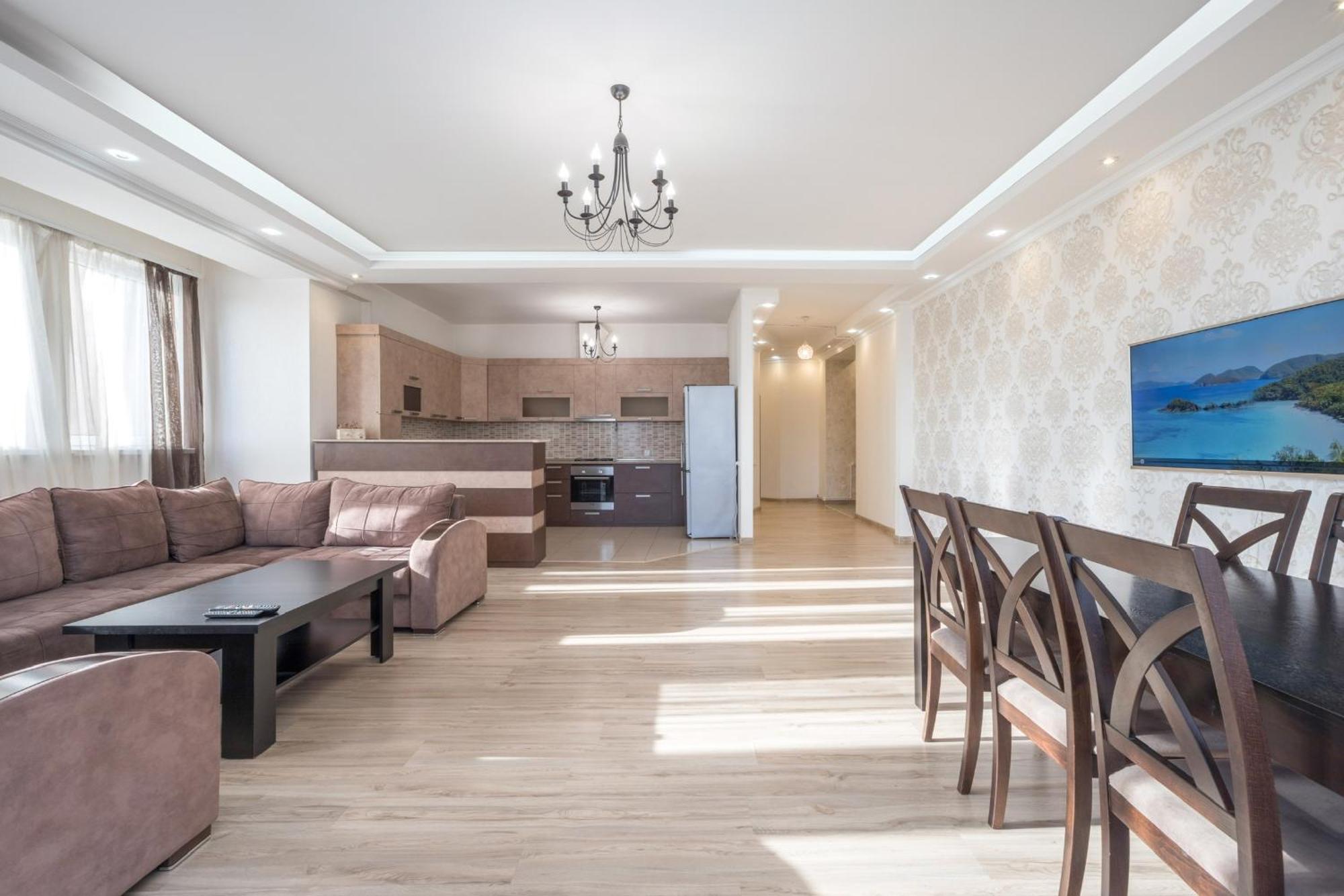 2 Bedrooms 2 Bathrooms Large And Lux Apartment Best Location Ереван Экстерьер фото